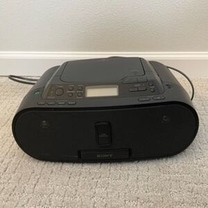 Sony ZS-S2iP Portable CD Player AM/FM Radio Stereo Boombox 30-Pin iPod Dock